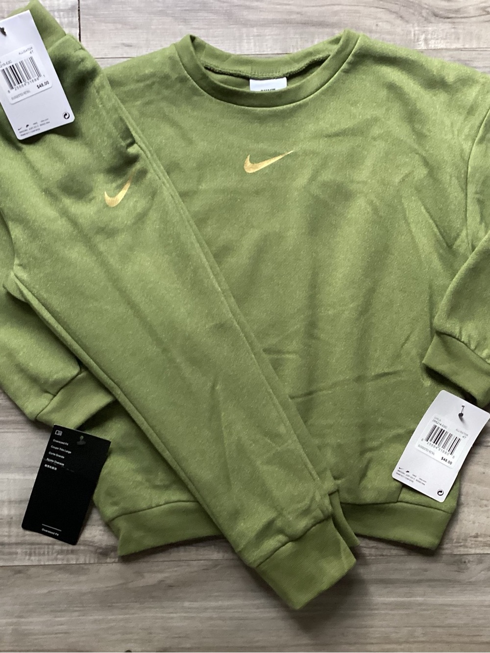 Nike toddler girl crewneck & joggers outfit size 4T(NWT) ~PRICE FIRM, NO OFFERS~